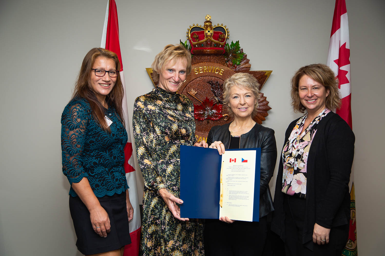 Převzetí oboustranně podepsaného memoranda o spolupráci s kanadskou vězeňskou službou Correctional Service of Canada