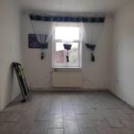 Pracovníci a klienti Probačního domu spolupracují s organizací Romodrom na rekonstrukci bytů
