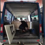 Pracovníci a klienti Probačního domu spolupracují s organizací Romodrom na rekonstrukci bytů