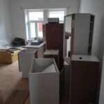 Pracovníci a klienti Probačního domu spolupracují s organizací Romodrom na rekonstrukci bytů